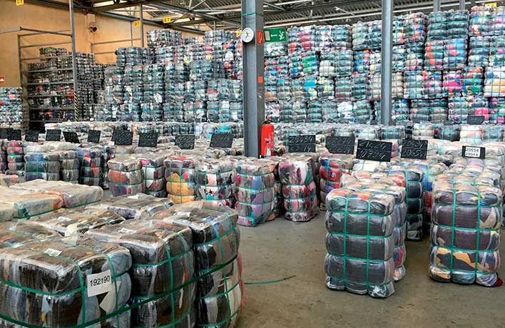 Vêtements empaquetés pour recyclage textile