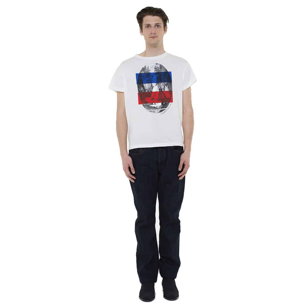 Mannequin portant le tee-shirt Rivière de la collection Lafont x Louis-Marie de Castelbajac