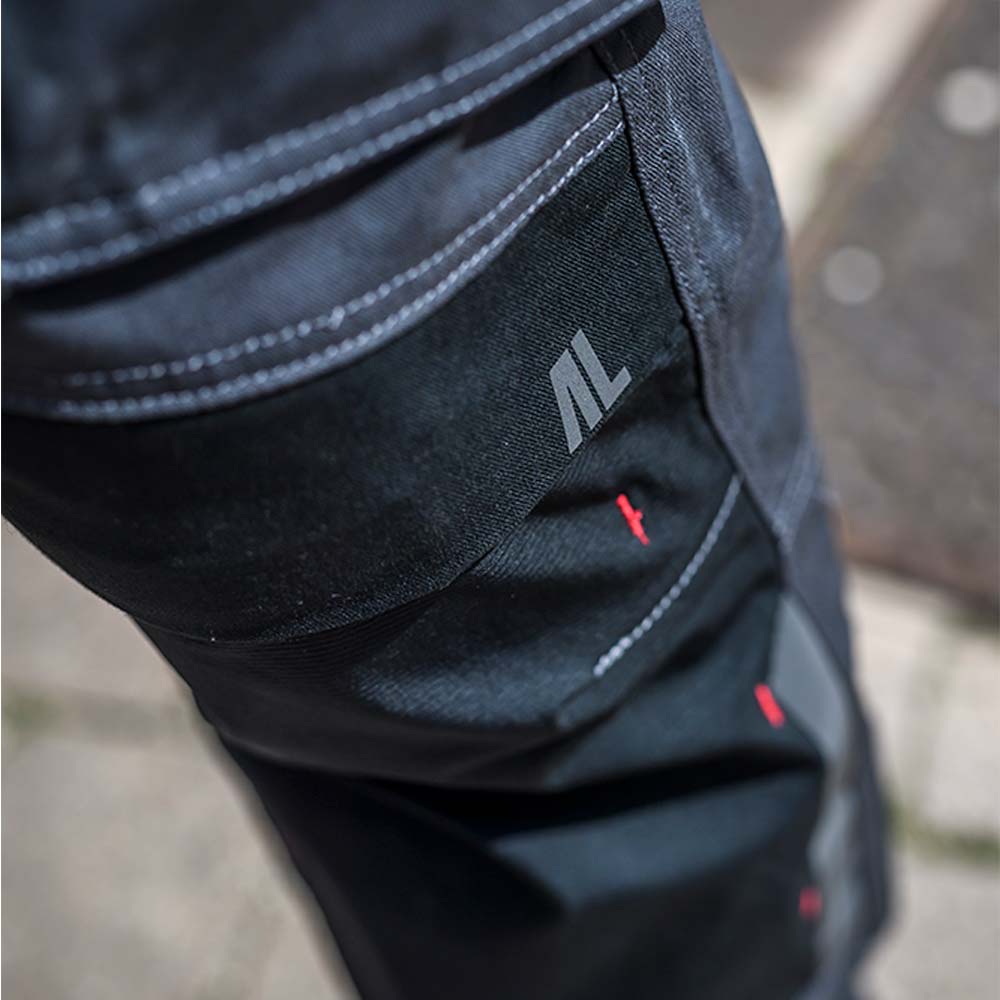 Zoom genou Pantalon RULER PI homme charcoal noir.