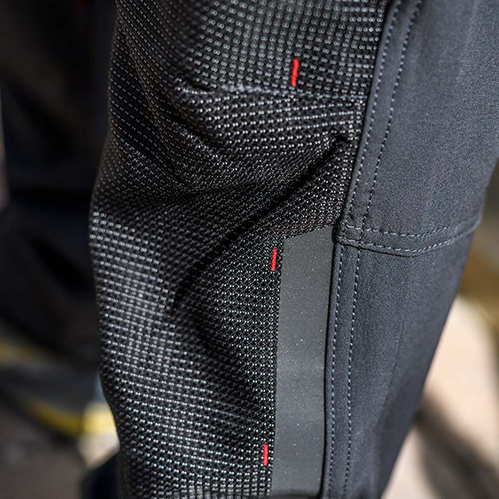 Zoom genou Pantalon RULER homme charcoal noir.